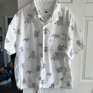 American Eagle Outfitters White and Blue Floral Men's Shirt